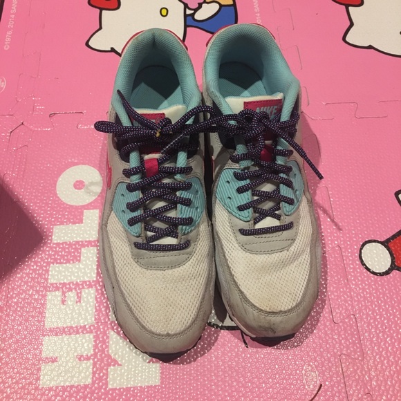 nike air sneaker . - Picture 2 of 3